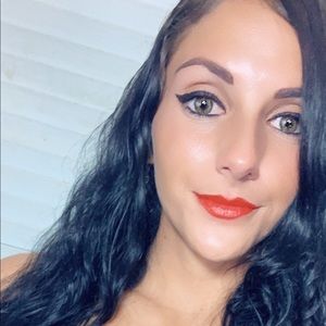 Meet your Posher, Caitlynn